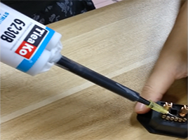 什么是環(huán)氧樹脂灌封膠？有哪些具體優(yōu)勢和特點？