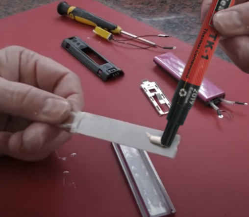 特固新材導(dǎo)熱硅脂TK-1應(yīng)用于直發(fā)棒