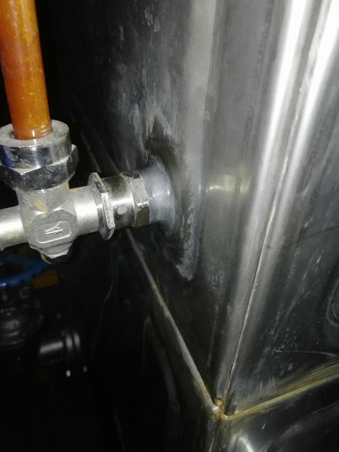 應(yīng)用TK-6420金屬專用ab膠水點(diǎn)膠無需太厚，但要?jiǎng)蚍Q